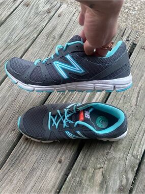 NEW BALANCE -Women's Charcoal and Aqua Athletic Shoes